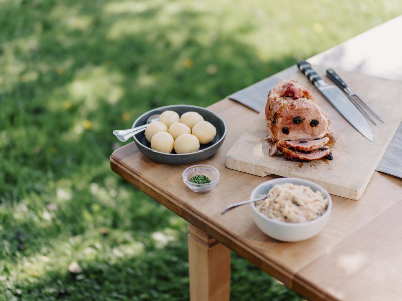 Mostbratl mit Dörrpflaumen gespickt, © Niederösterreich Werbung/Julius Hirtzberger