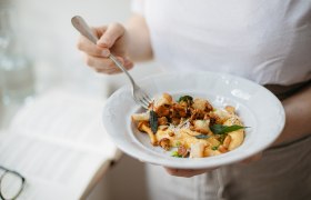 Cremige Polenta mit sautierten Eierschwammerl, Croutons, Kräuteröl, © Mara Hohla