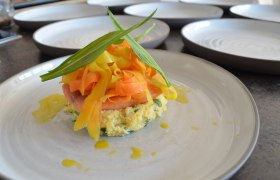 Seesaibling, Bärlauch-Polenta, Zitronen-Karotten, © Niederösterreichische Wirtshauskultur