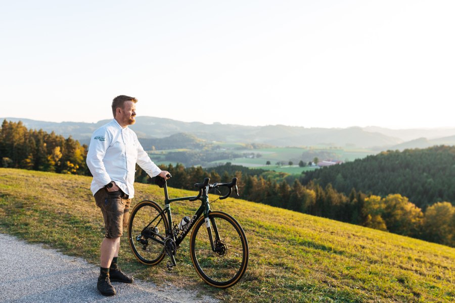 Wirt Andreas Ottner ist passionierter Biker, © Niederösterreich Werbung/Mara Hohla