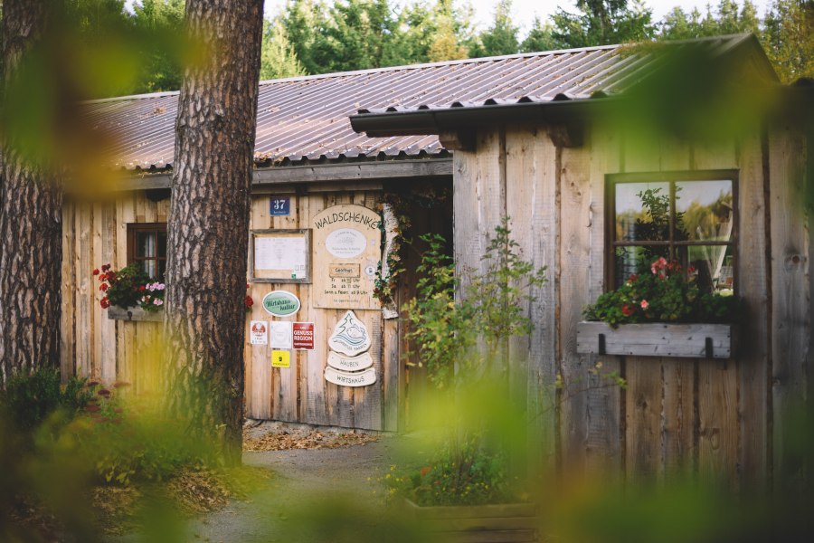 Wunderschönes Holzhaus am Waldrand, © Niederösterreich Werbung/Mara Hohla