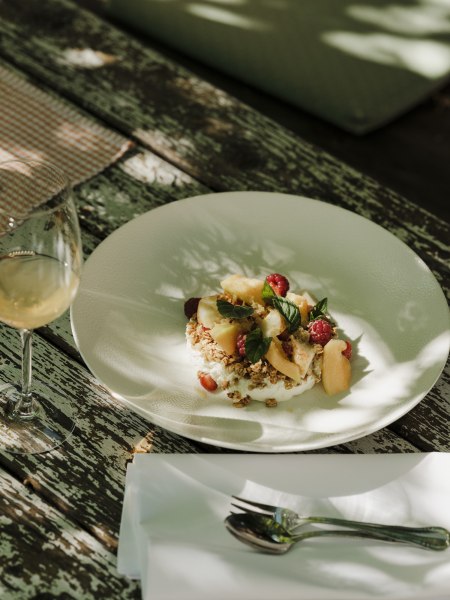 Schaffrischkäse mit Floh-Granola & Sonnenfrüchten, © Niederösterreich Werbung/Michael Reidinger