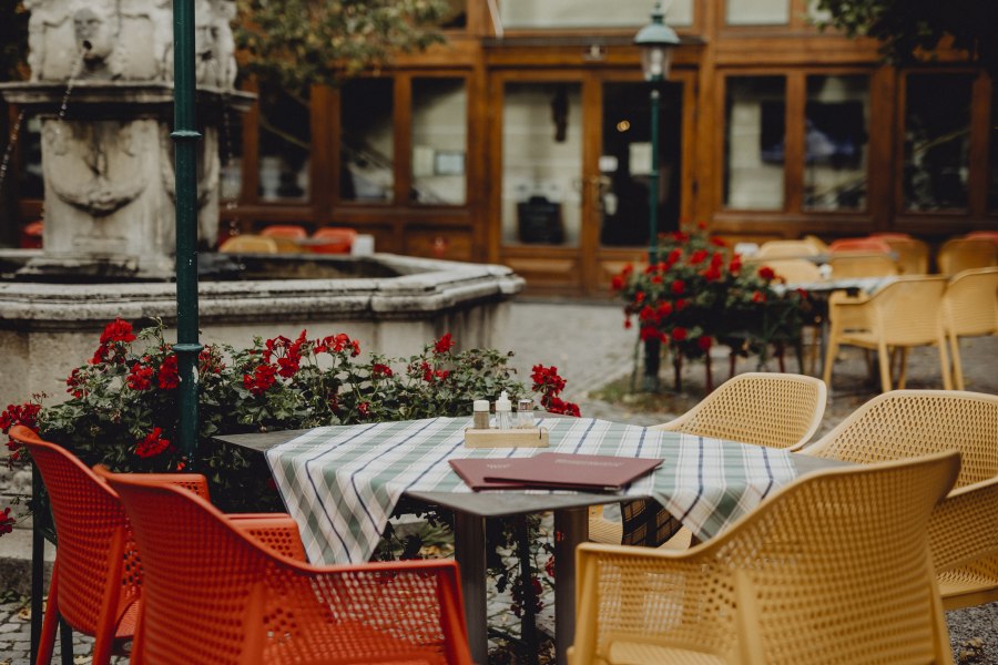 Gastgarten im Stift, © Niederösterreich Werbung/Sophie Menegaldo