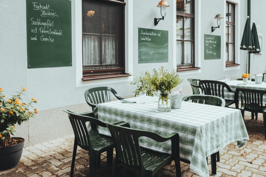 Preisgekrönter Gastgarten mit alten Kastanien, © Niederösterreich Werbung/David Schreiber