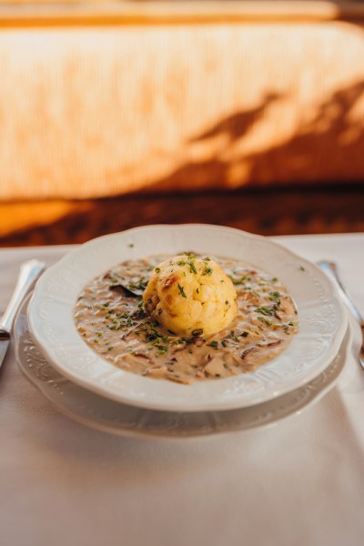 Schwammerlsauce mit Semmelgriesknödel, © Niederösterreich Werbung/Daniela Führer