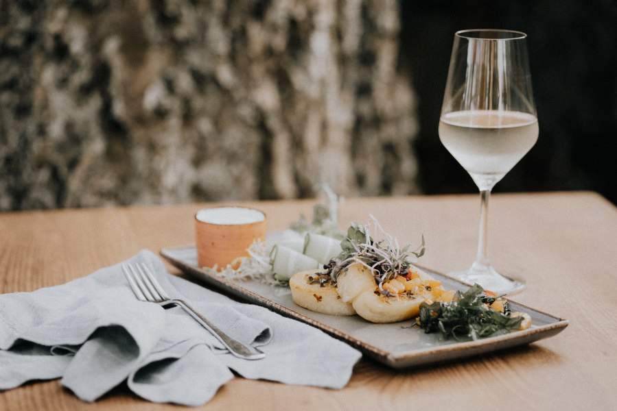 Kartoffelroulade mit Kürbis, Schafkäse und Kräutern gefüllt, © Niederösterreich Werbung/Rita Newman