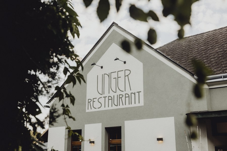 Gehobene Küche mit Vinothek in Pitten, © Niederösterreich Werbung/Sophie Menegaldo