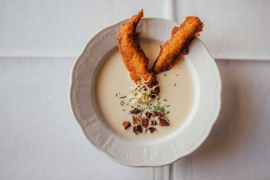 Krenschaumsuppe mit Räucherforellenstreifen, © Niederösterreich Werbung/Daniela Führer