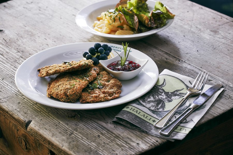 Rehschnitzel, sowie ganzjährig weitere Wildgerichte, © Niederösterreich Werbung/Andreas Hofer